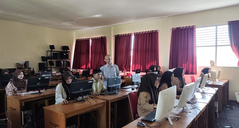 Adaptif Teknologi, MAN 2 Kota Sukabumi Bekali Siswa dengan Materi Web melalui Platform W3School