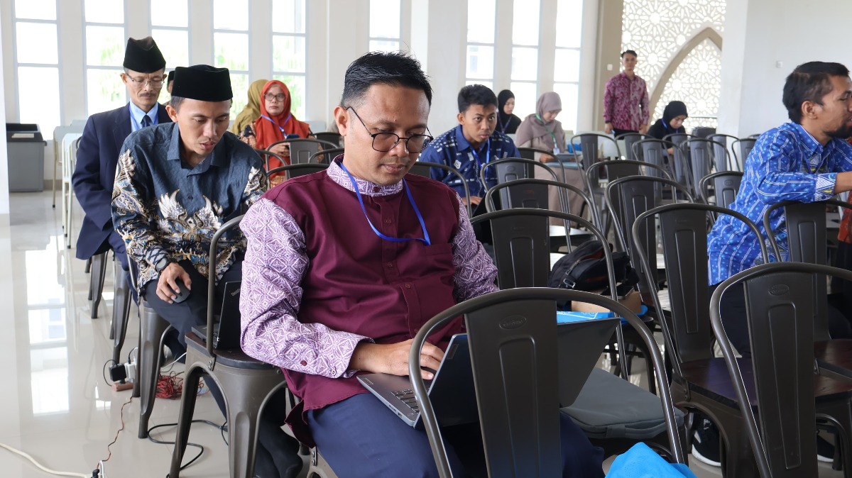 Guru Bahasa Arab MAN 2 Kota Sukabumi Wakili Kota Sukabumi di Olimpiade Bahasa Arab Tingkat Provinsi