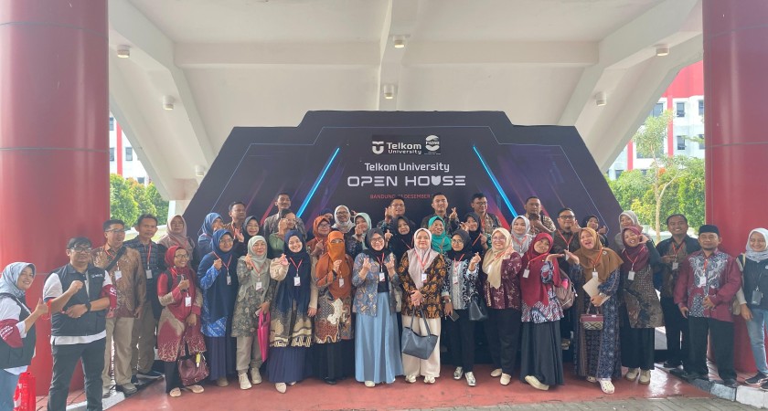 Penguatan Layanan Karier dan Potensi Siswa: Guru BK MAN 2 Kota Sukabumi Ikuti Seminar dan Sosialisasi SMB di Tel-U