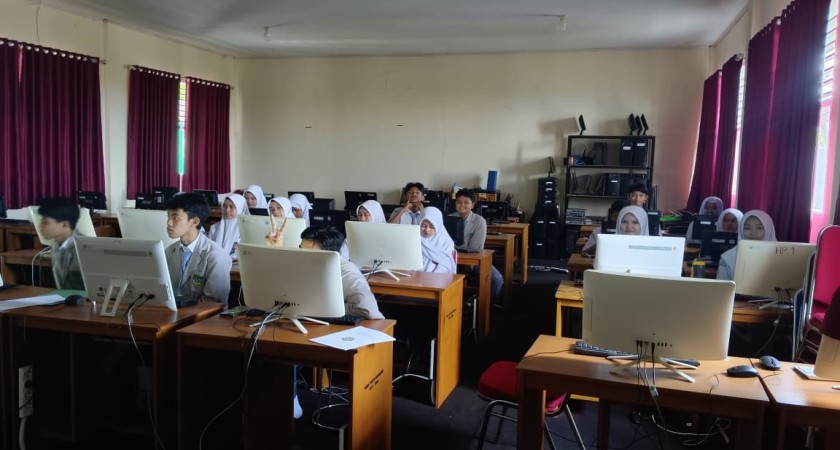 Siswa MAN 2 Kota Sukabumi Asah Kemampuan Riset untuk Olimpiade Madrasah Indonesia 2025