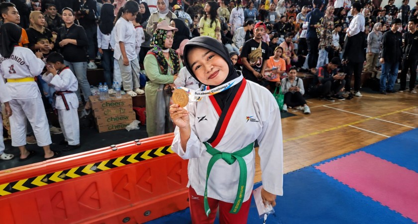 Siswi MAN 2 Kota Sukabumi Sabet Medali Emas pada Ajang KONI Cup Taekwondo Sukabumi Challenge II