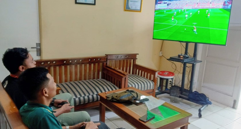 Memperkuat Soliditas Tim, Latihan E-Sport Guru MAN 2 Kota Sukabumi Penuh Semangat Kompetitif