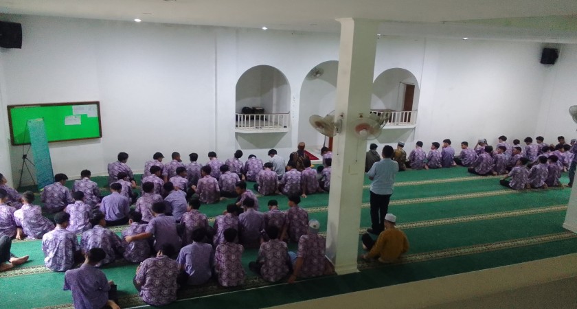 Cahaya Doa di Pagi Hari: Siswa Kelas X MAN 2 Kota Sukabumi Laksanakan Salat Duha Berjamaah