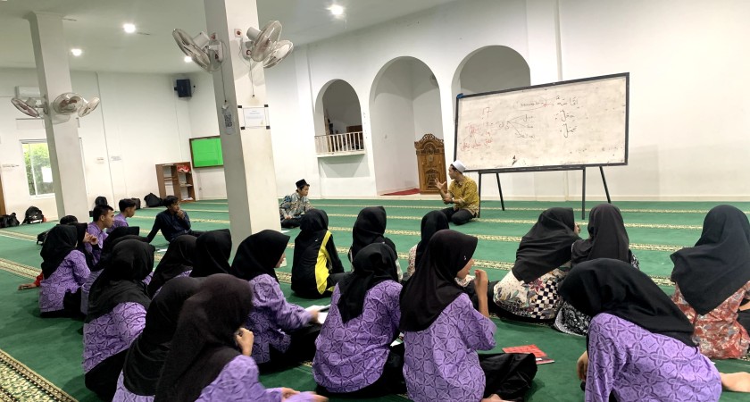 IRMA MAN 2 Kota Sukabumi Perkuat Pemahaman Fiqih Lewat Kajian Kitab Safinatun Naja