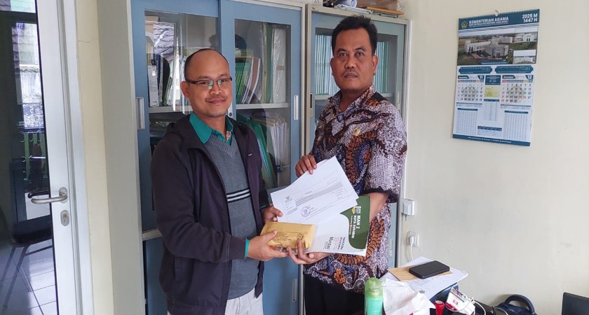 Tumbuhkan Solidaritas Kemanusiaan, MAN 2 Kota Sukabumi Salurkan Donasi untuk Korban Banjir Sumatera