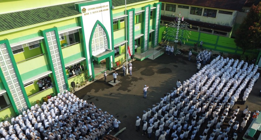 Upacara Bendera MAN 2 Kota Sukabumi: Menanamkan Karakter Unggul dan Cinta Tanah Air
