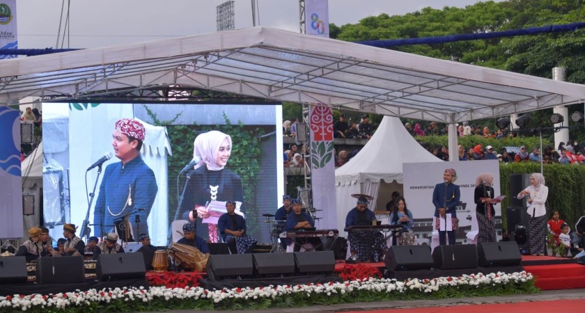 Alumni MAN 2 Kota Sukabumi Pimpin Pagelaran Seni Milad Jawa Barat ke-80 di Gasibu