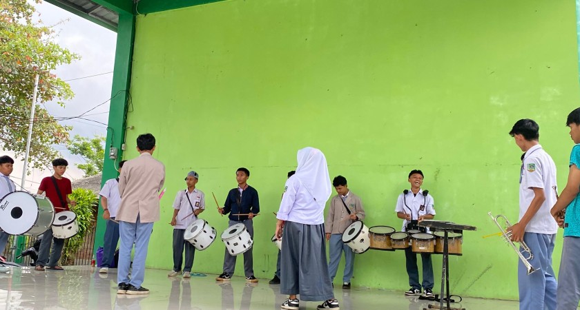 Drumband MAN 2 Kota Sukabumi Matangkan Latihan untuk Meriahkan Go Event Futsal Axis 2025
