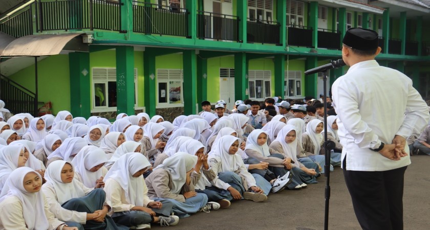 MAN 2 Kota Sukabumi Kukuhkan Karakter Siswa melalui Pengarahan Disiplin dan Akhlak Mulia