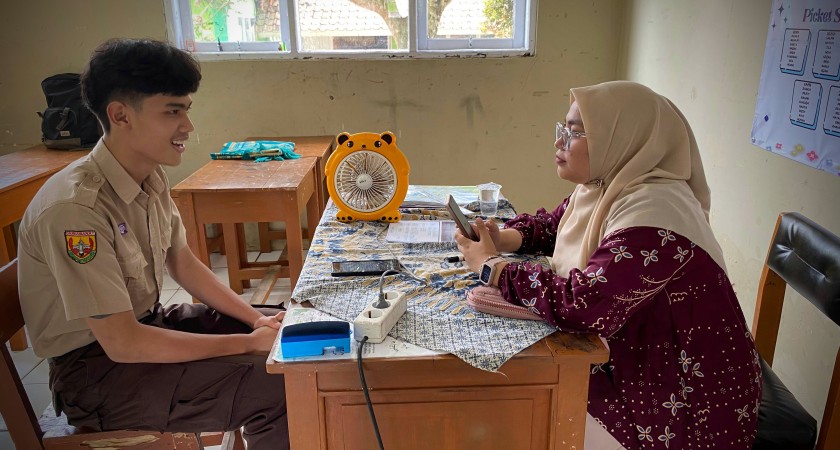 Guru BK MAN 2 Kota Sukabumi Tanamkan Nilai Disiplin dan Religius Melalui Bimbingan Kelas