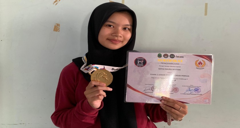 Sportivitas dan Semangat Prestasi: Siswi MAN 2 Kota Sukabumi Raih Medali Emas pada KONI Cup Taekwondo Sukabumi Challenge II
